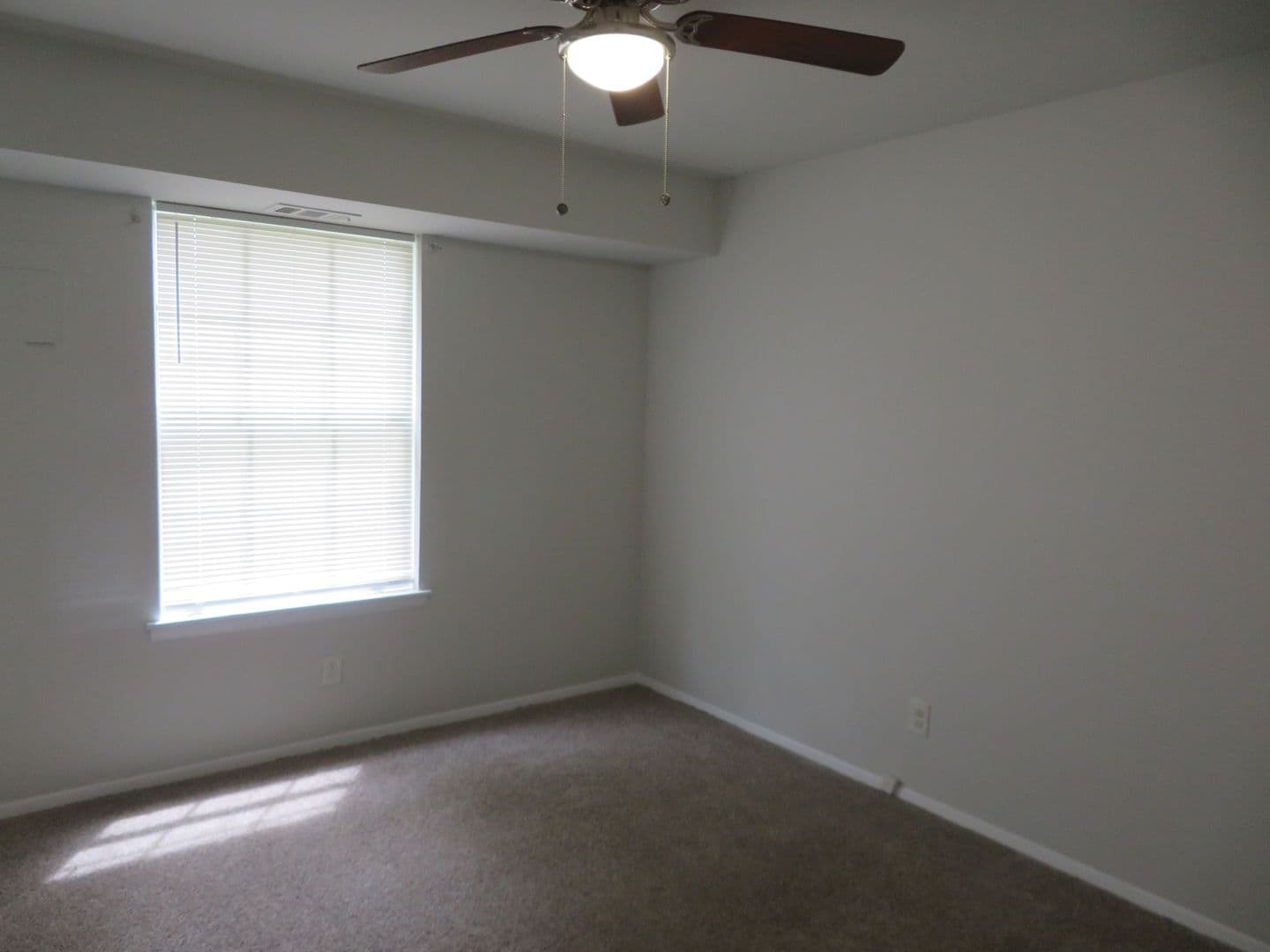 Colonial Heights Apartment: 1100 Lakeview Avenue