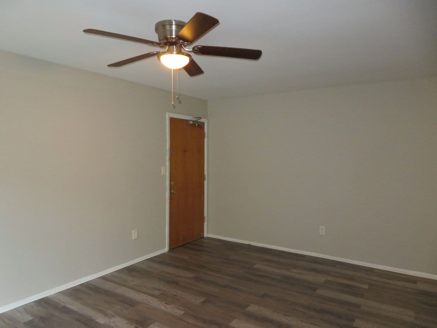 Colonial Heights Apartment: 1100 Lakeview Avenue