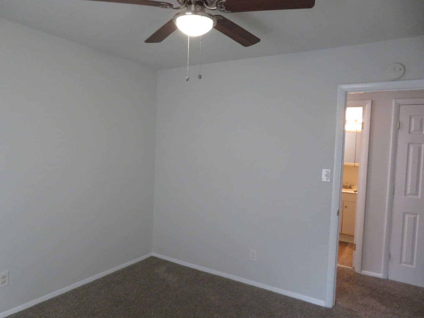 Colonial Heights Apartment: 1100 Lakeview Avenue