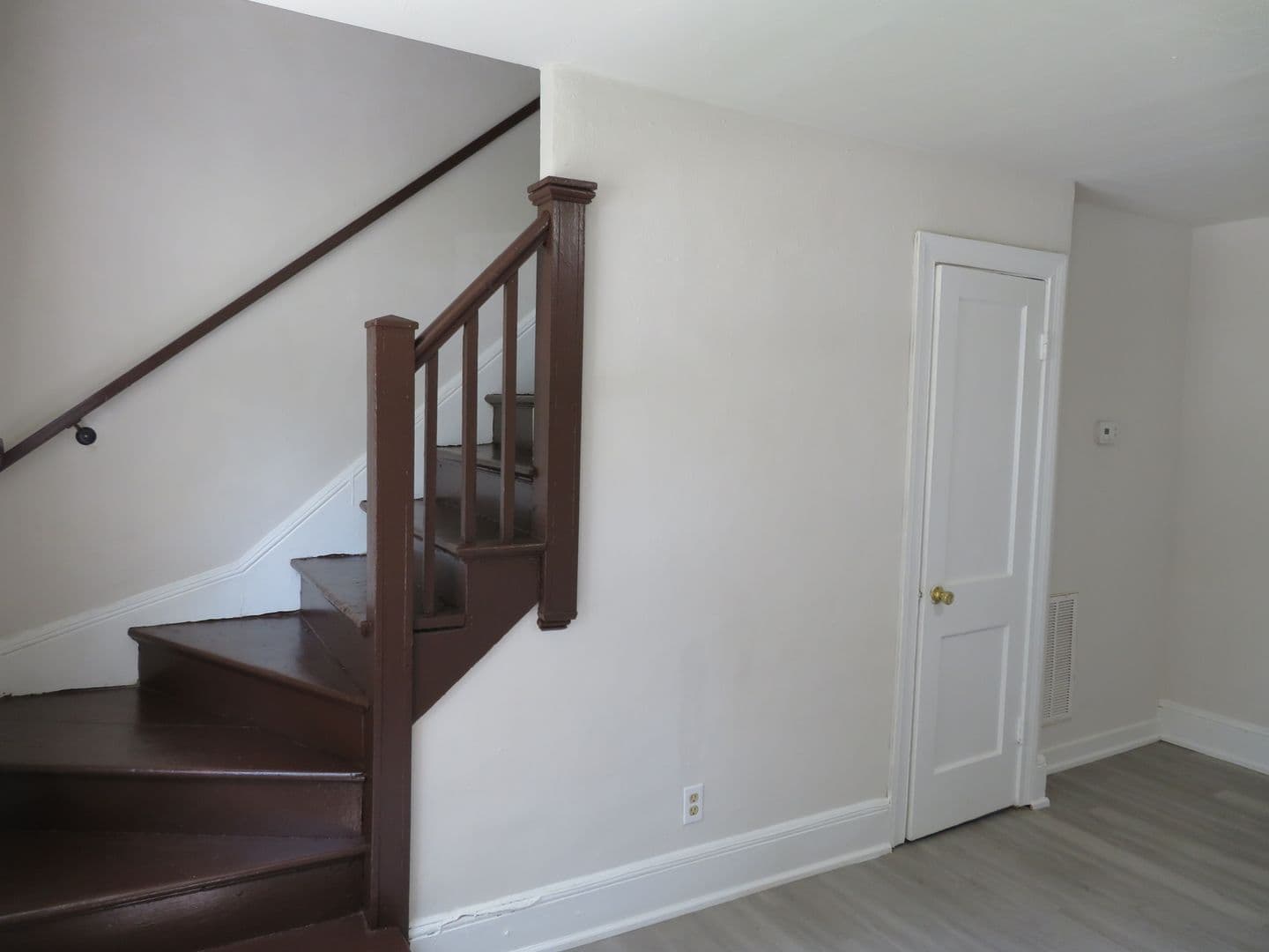 Petersburg Apartment: Farmer Street