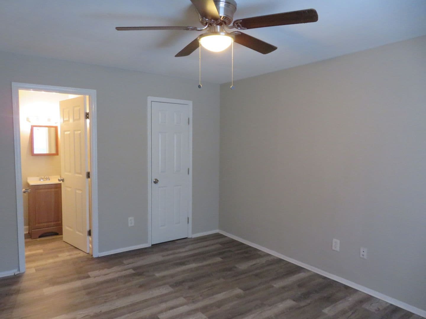 Colonial Heights Apartment: 1100 Lakeview Avenue