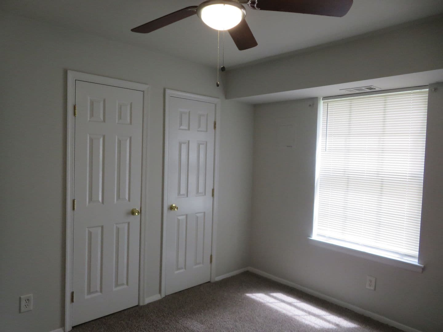 Colonial Heights Apartment: 1100 Lakeview Avenue
