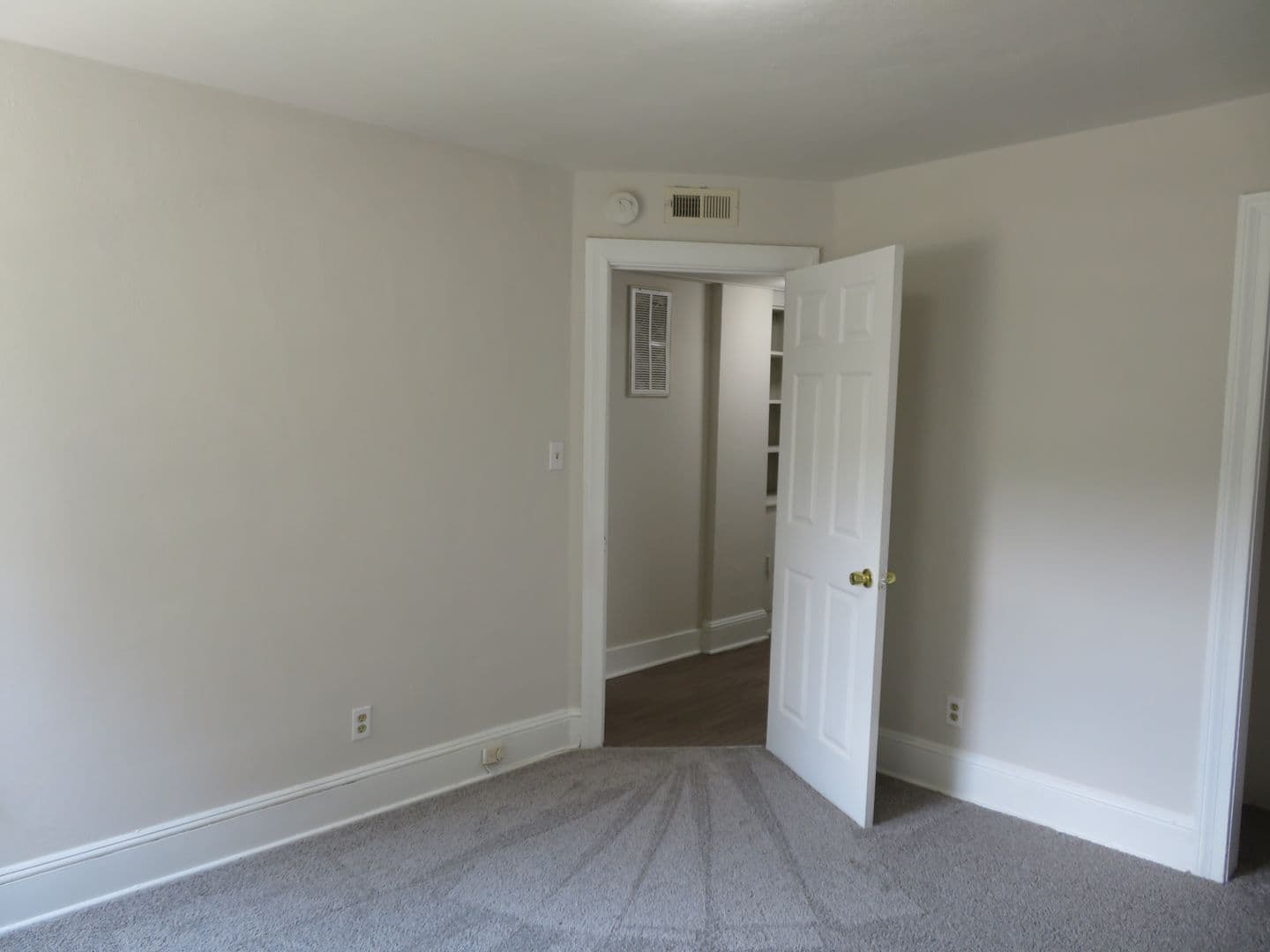 Petersburg Apartment: Farmer Street