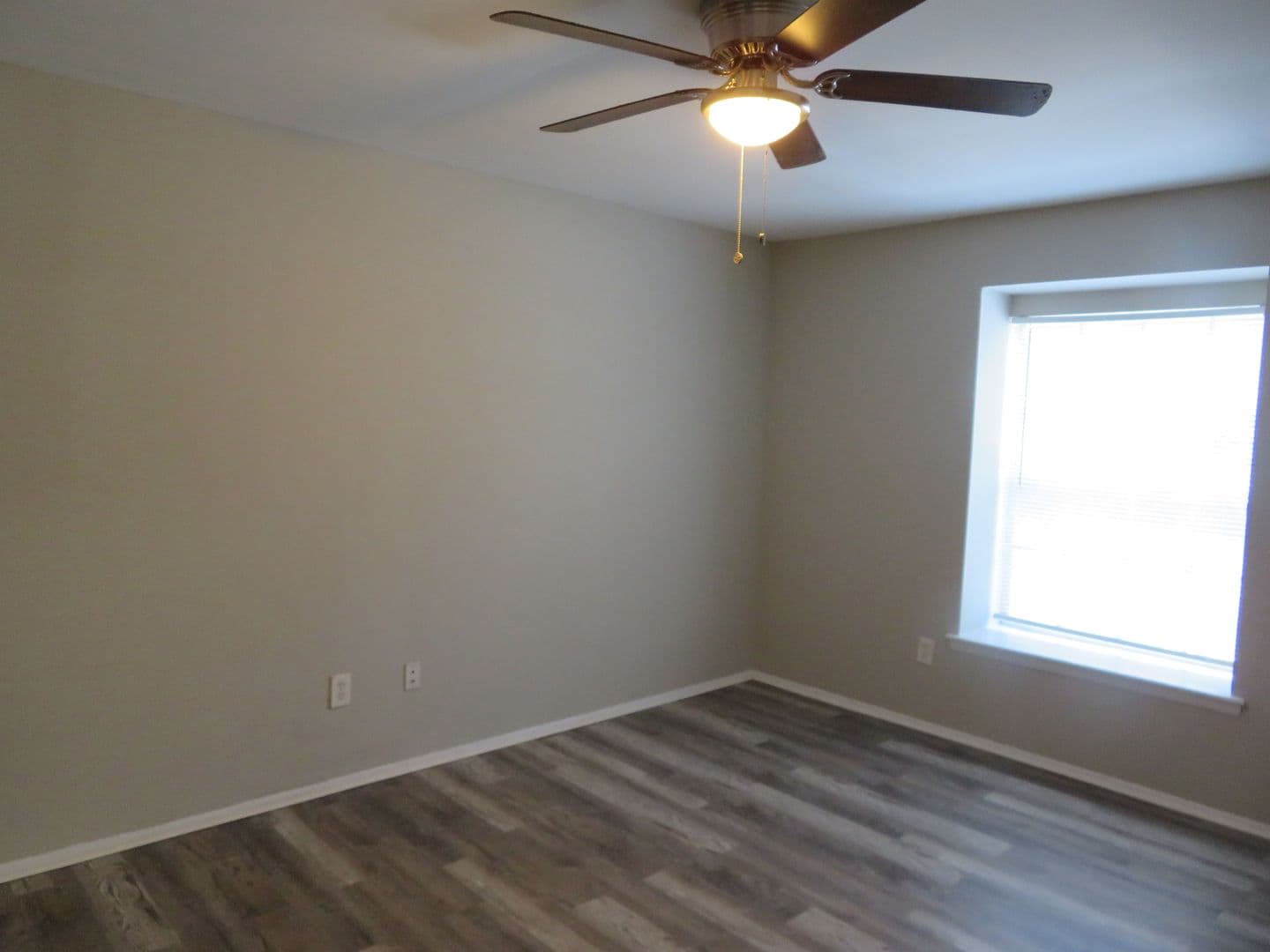Colonial Heights Apartment: 1100 Lakeview Avenue
