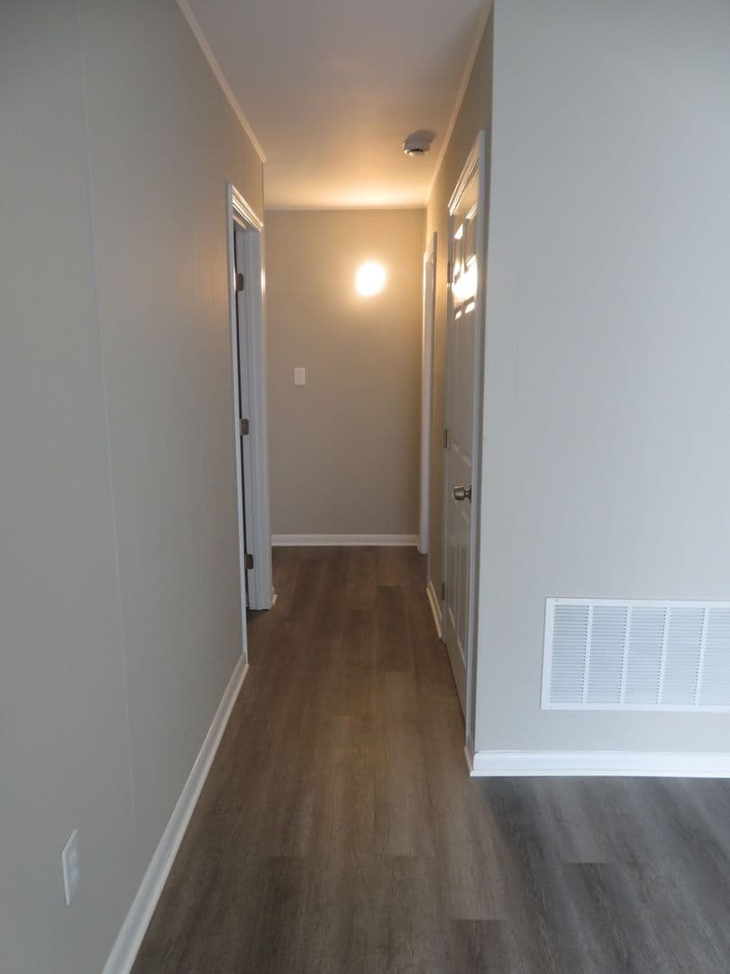 Petersburg Apartment: 2711 S. Crater Road