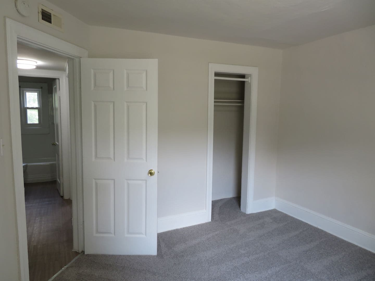 Petersburg Apartment: Farmer Street