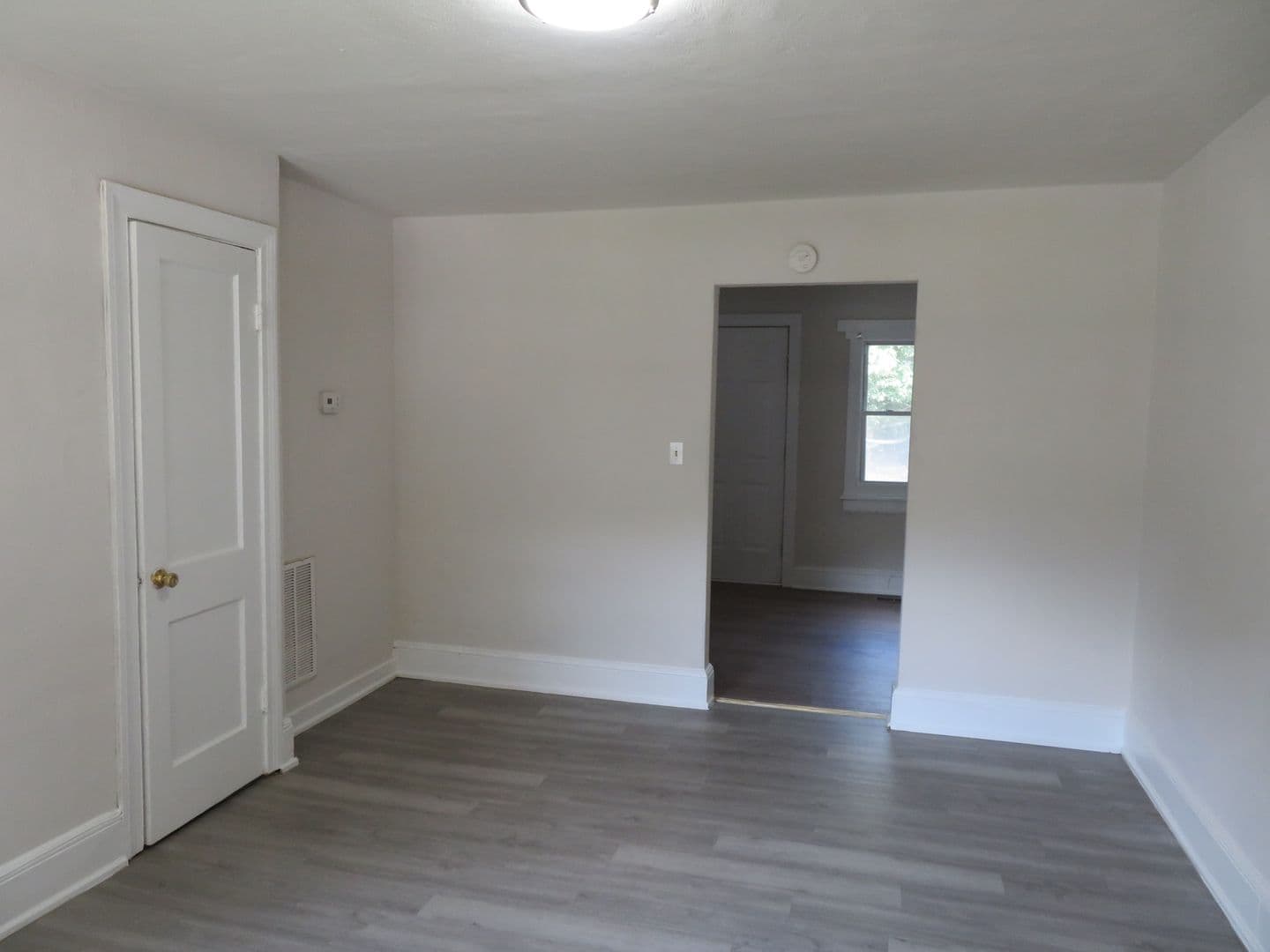 Petersburg Apartment: Farmer Street