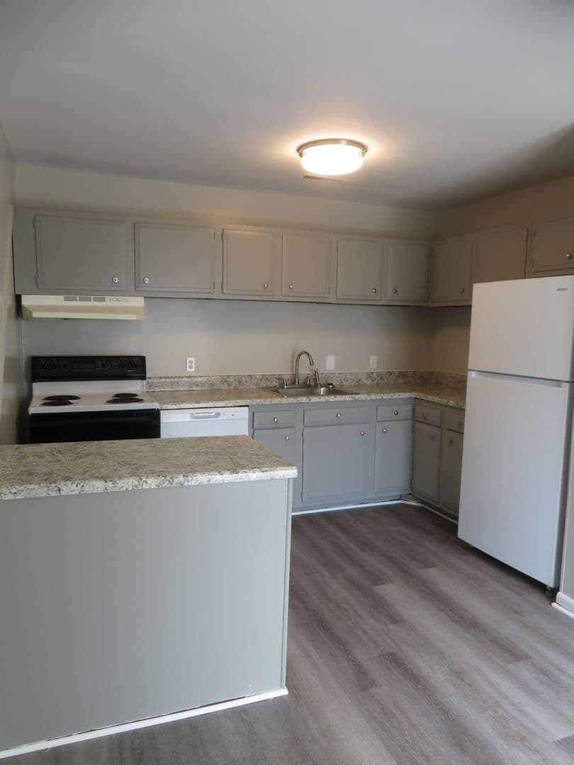 Petersburg Apartment: 2711 S. Crater Road