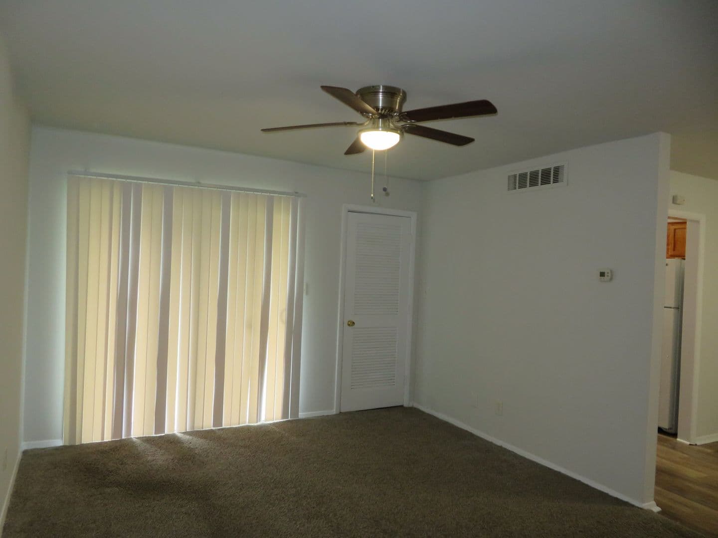 Colonial Heights Apartment: 1100 Lakeview Avenue