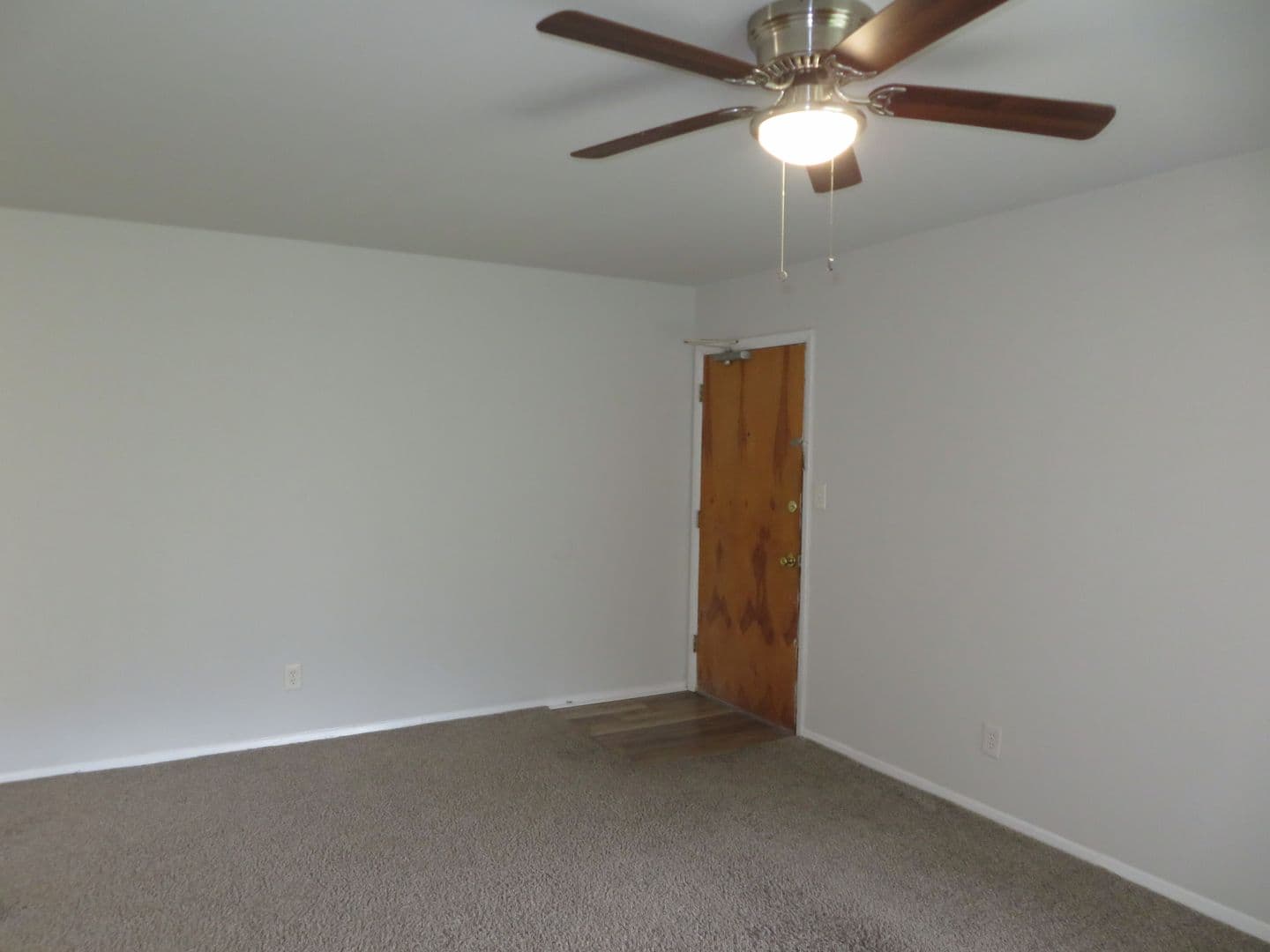 Colonial Heights Apartment: 1100 Lakeview Avenue
