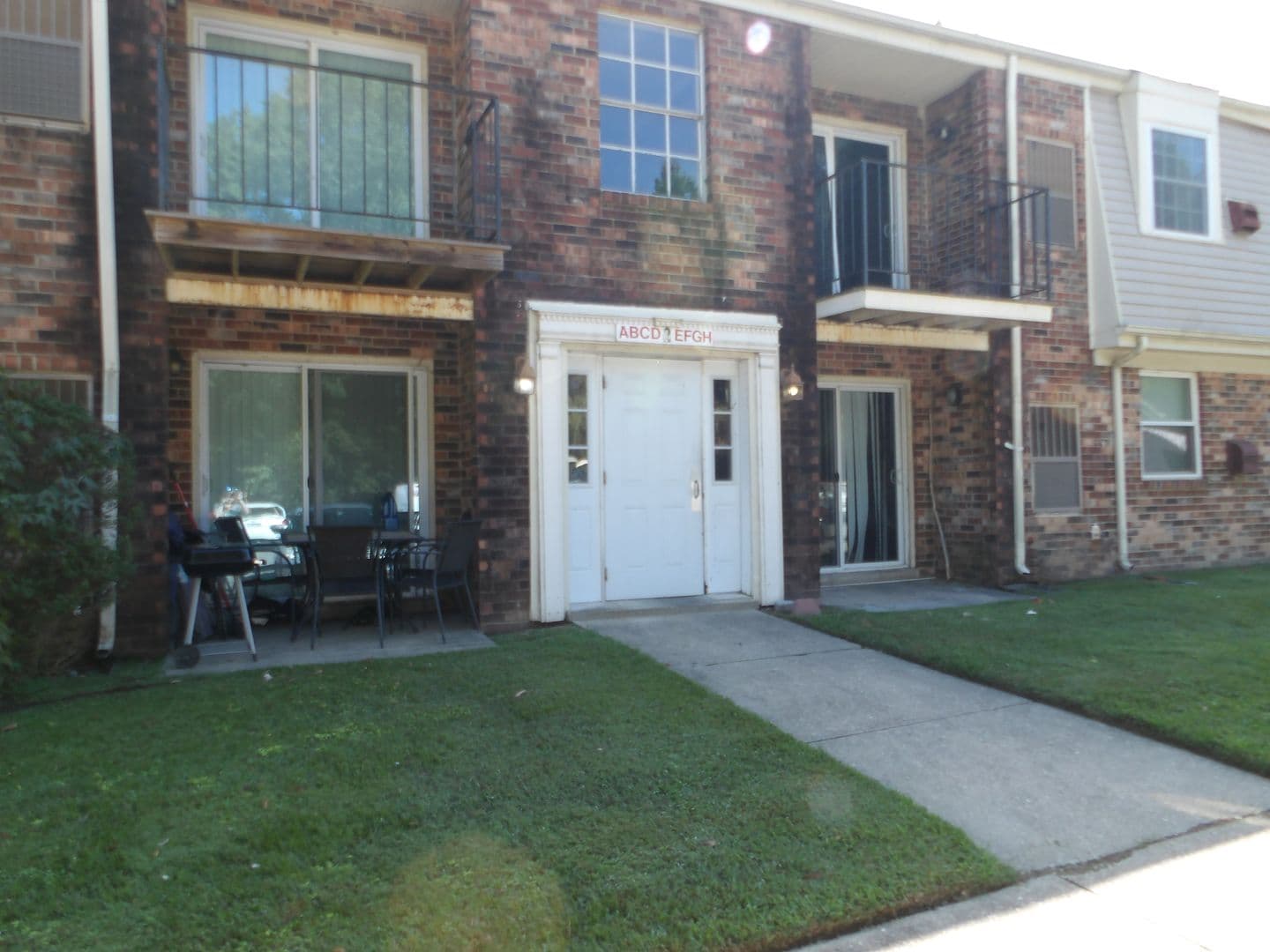 Colonial Heights Apartment: 1100 Lakeview Avenue