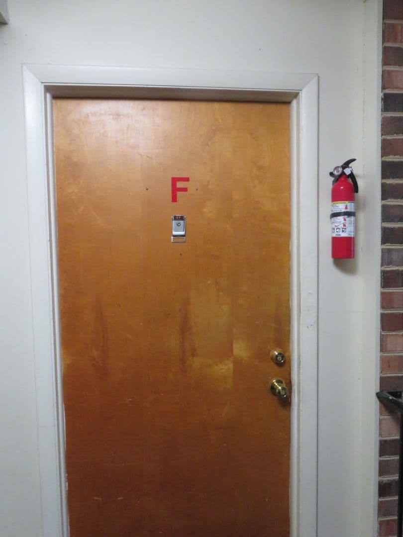 Colonial Heights Apartment: 1100 Lakeview Avenue