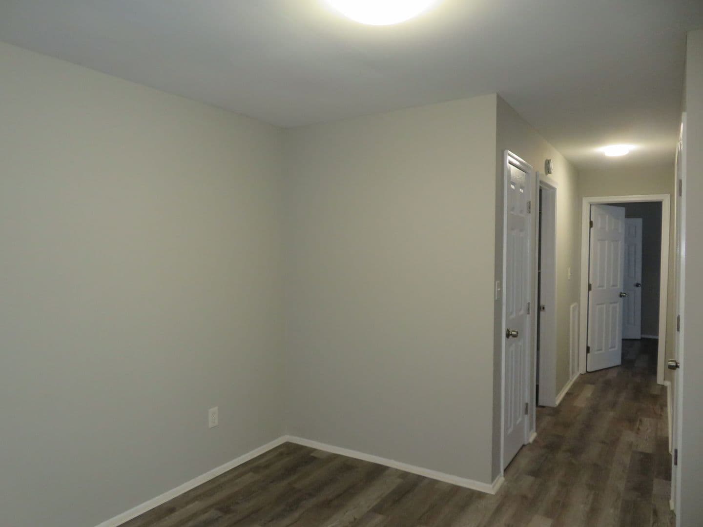 Colonial Heights Apartment: 1100 Lakeview Avenue