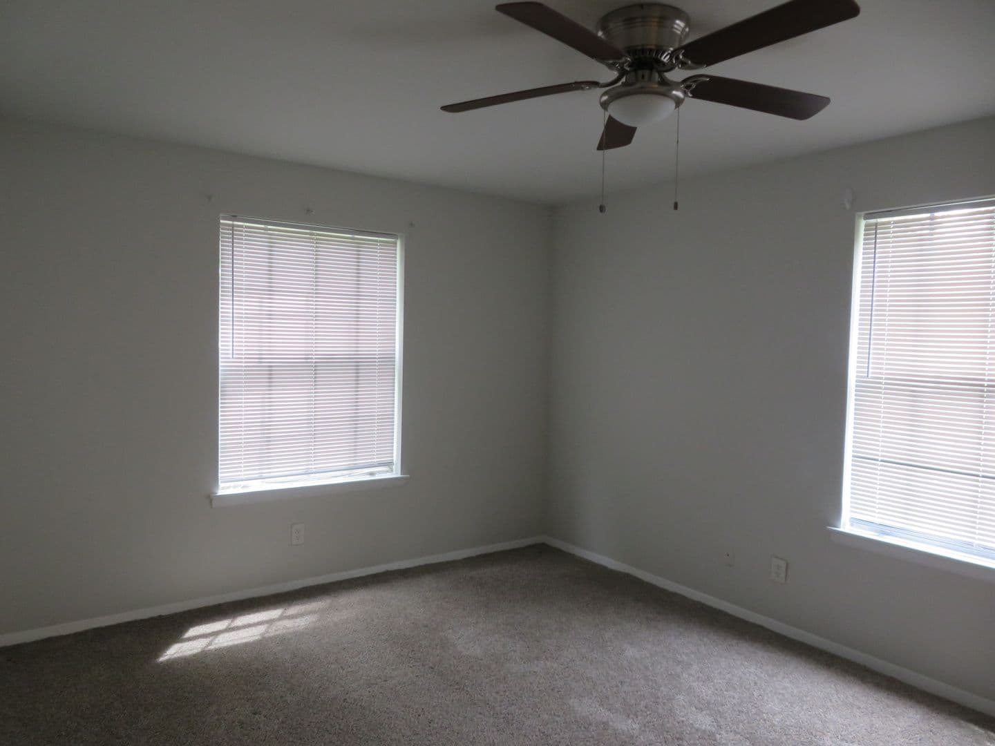 Colonial Heights Apartment: 1100 Lakeview Avenue