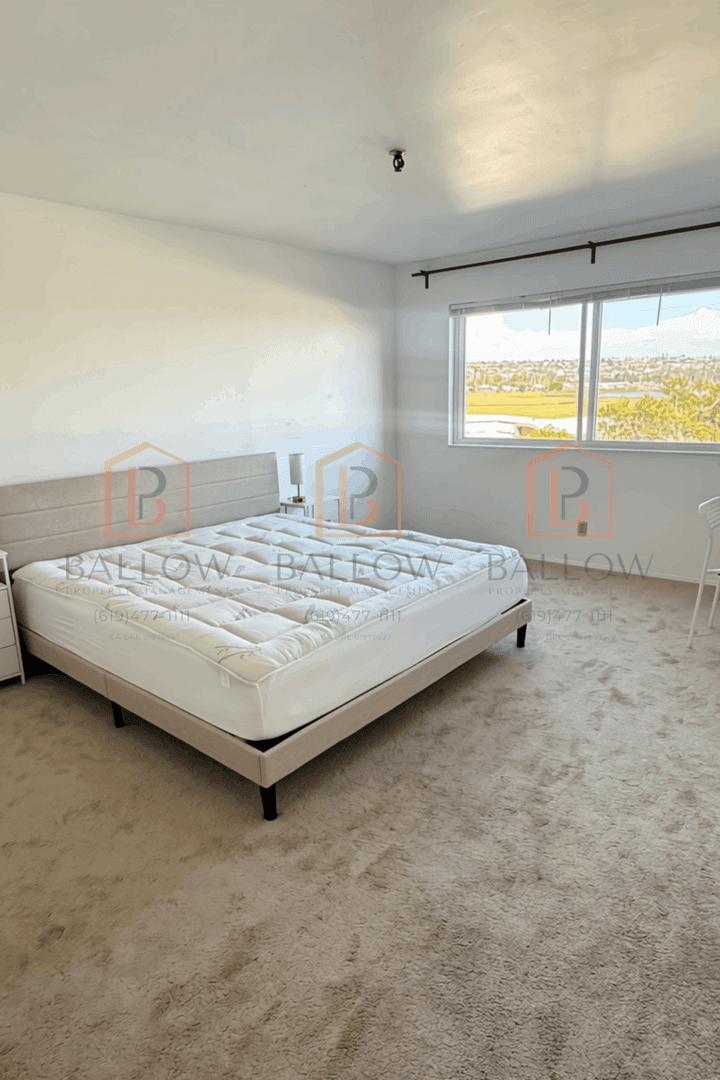 San Diego Apartment: 3991 Crown Point Dr Unit 116