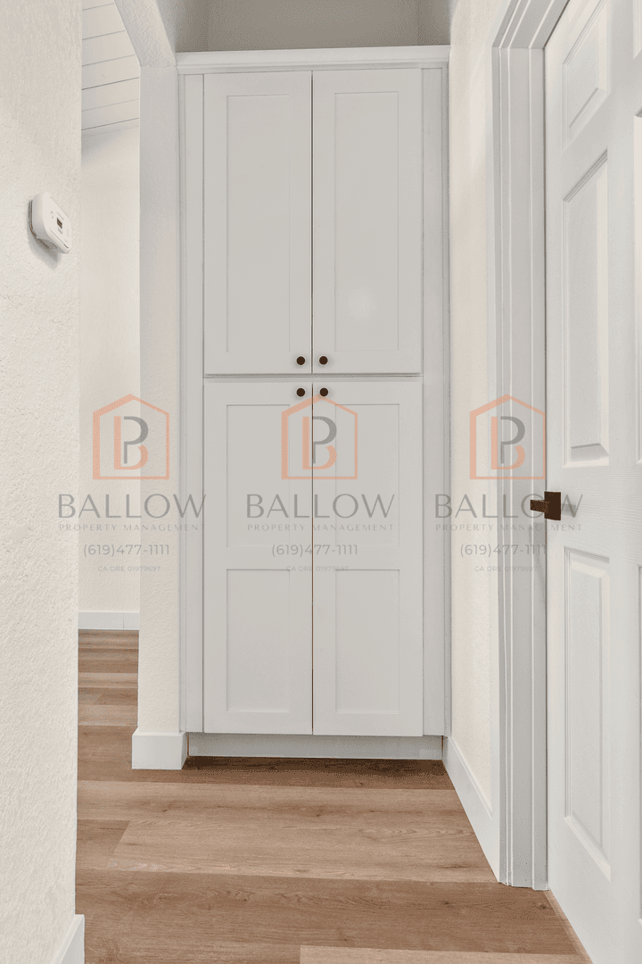 San Diego Apartment: 4880-82 Cole Street