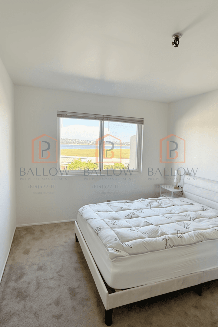San Diego Apartment: 3991 Crown Point Dr Unit 116