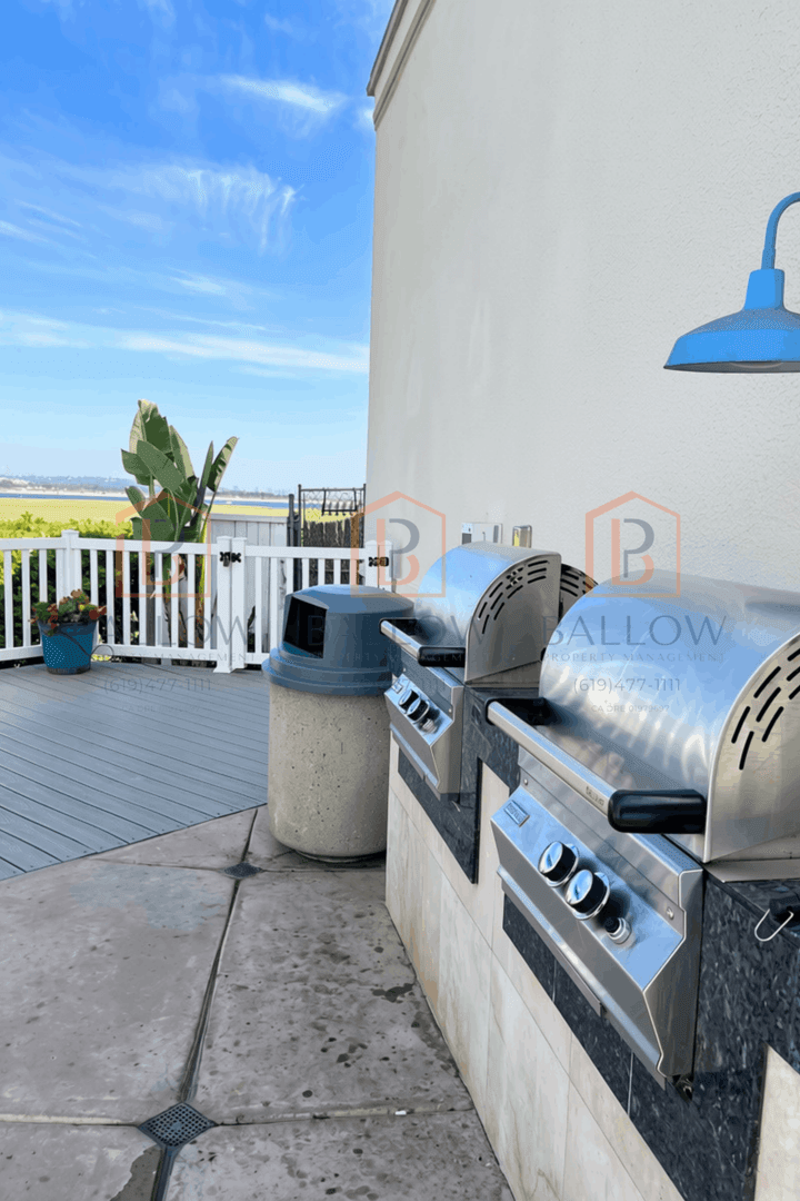 San Diego Apartment: 3991 Crown Point Dr Unit 116