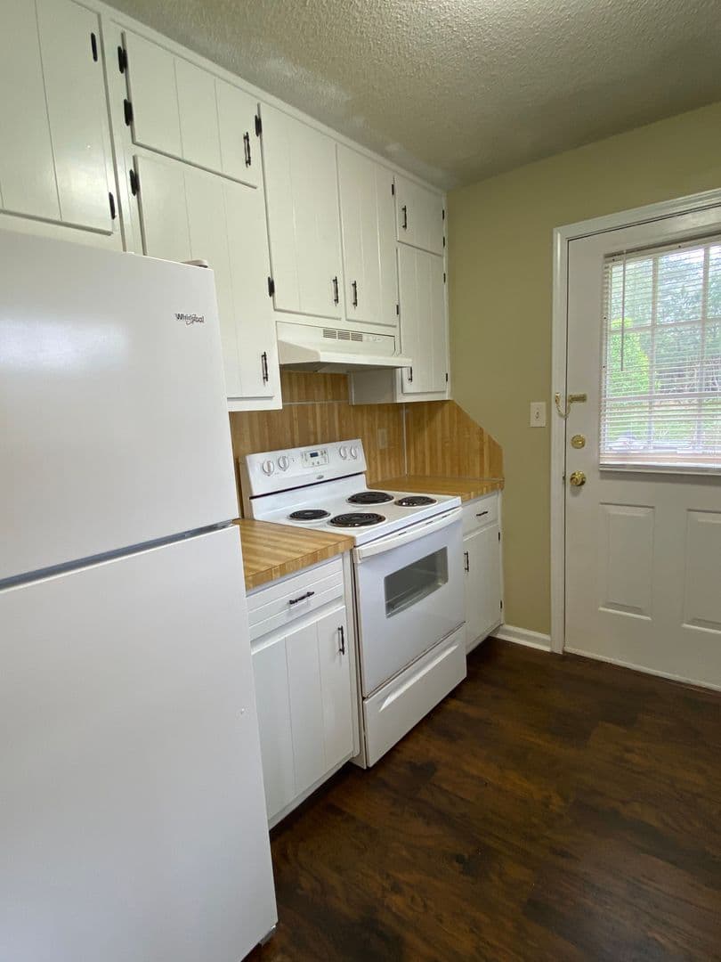 Oakwood Apartment: PO BOX 37