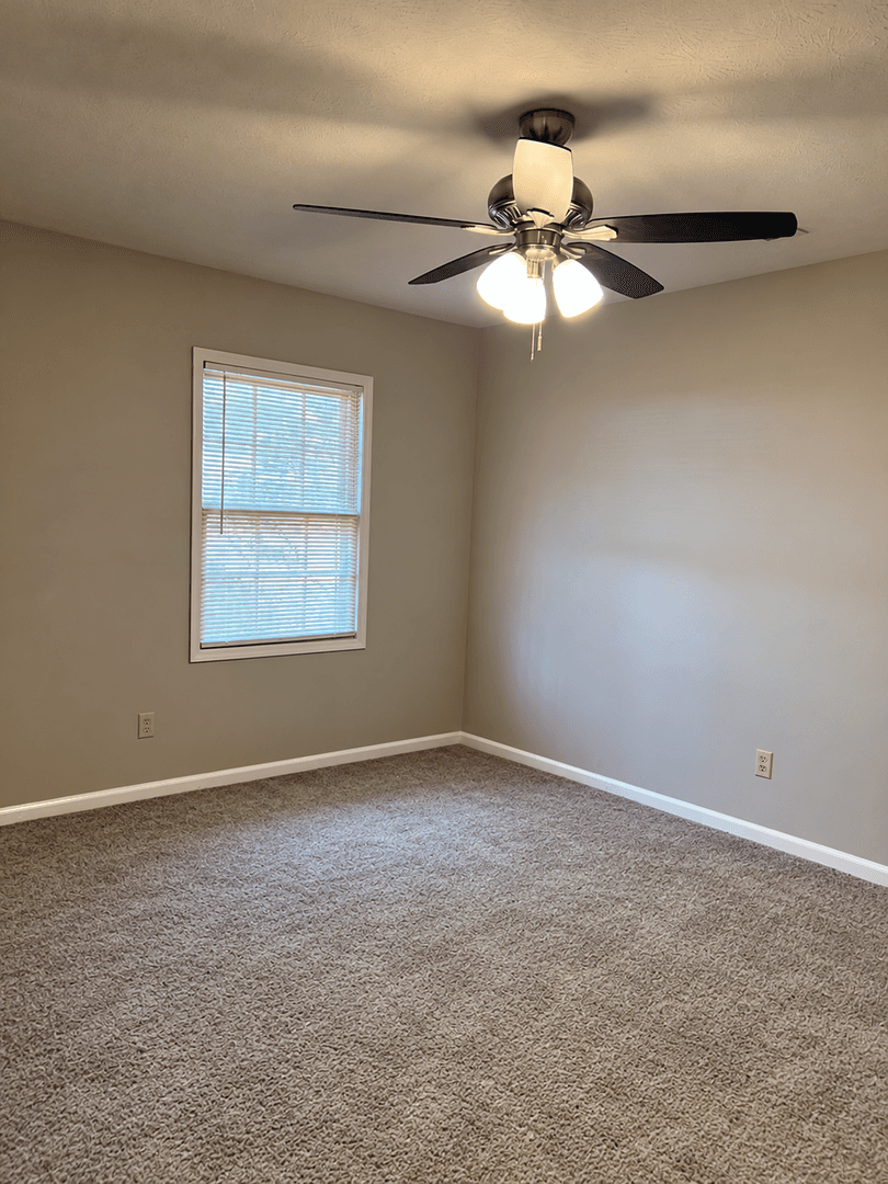 Oakwood Apartment: 4415 Township Dr