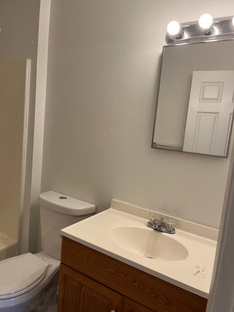 Oakwood Apartment: 4345 Oakwood Road