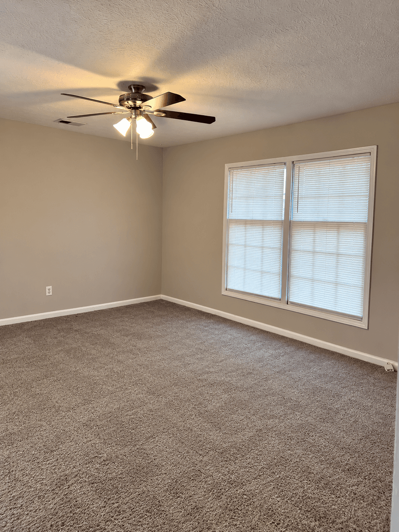 Oakwood Apartment: 4415 Township Dr