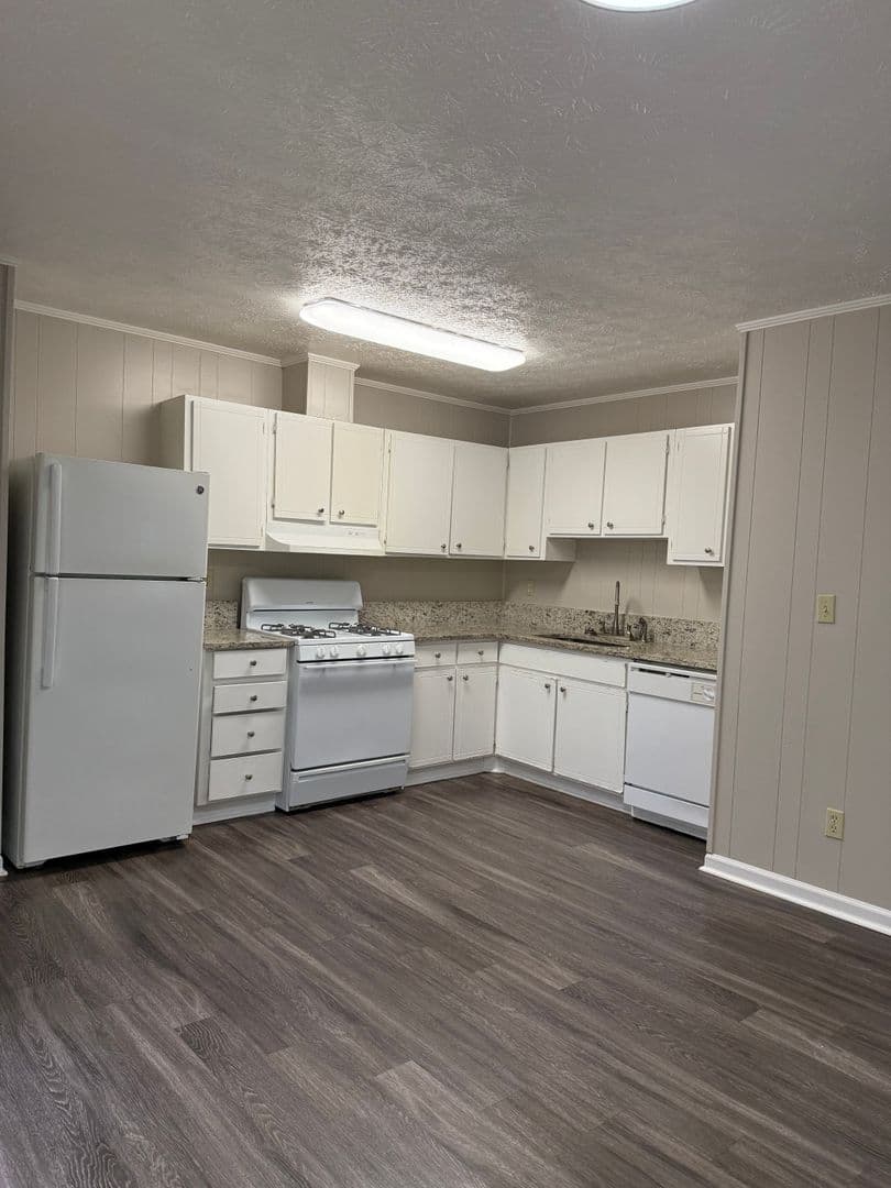 Oakwood Apartment: 4415 Township Dr
