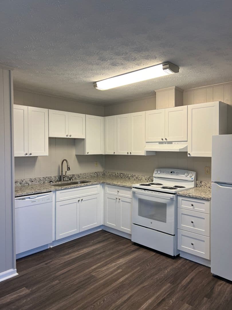 Oakwood Apartment: PO Box 37