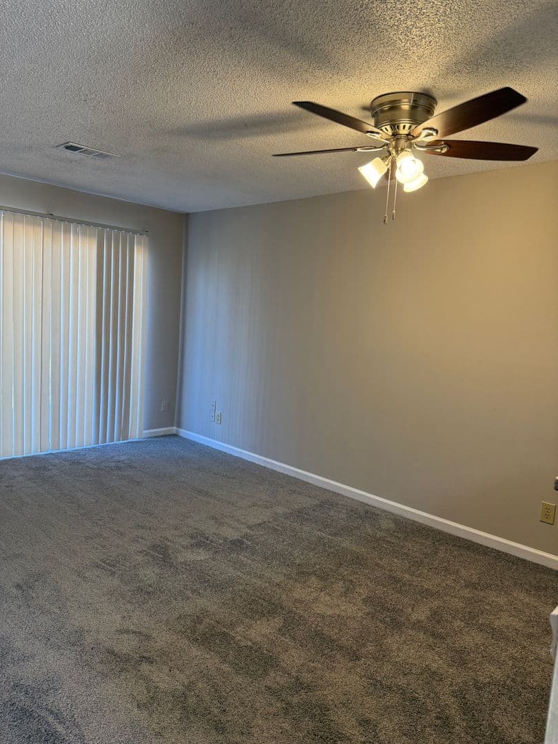 Oakwood Apartment: 4427 Oakwood Road