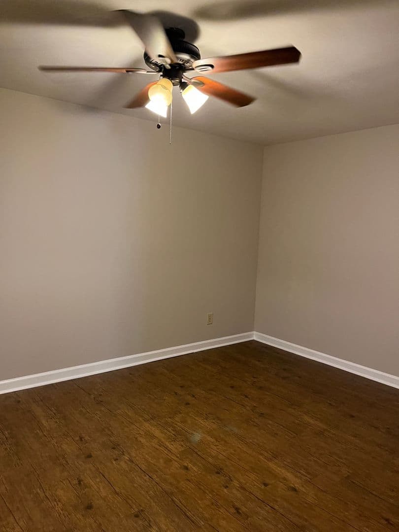 Oakwood Apartment: 4427 Oakwood Road