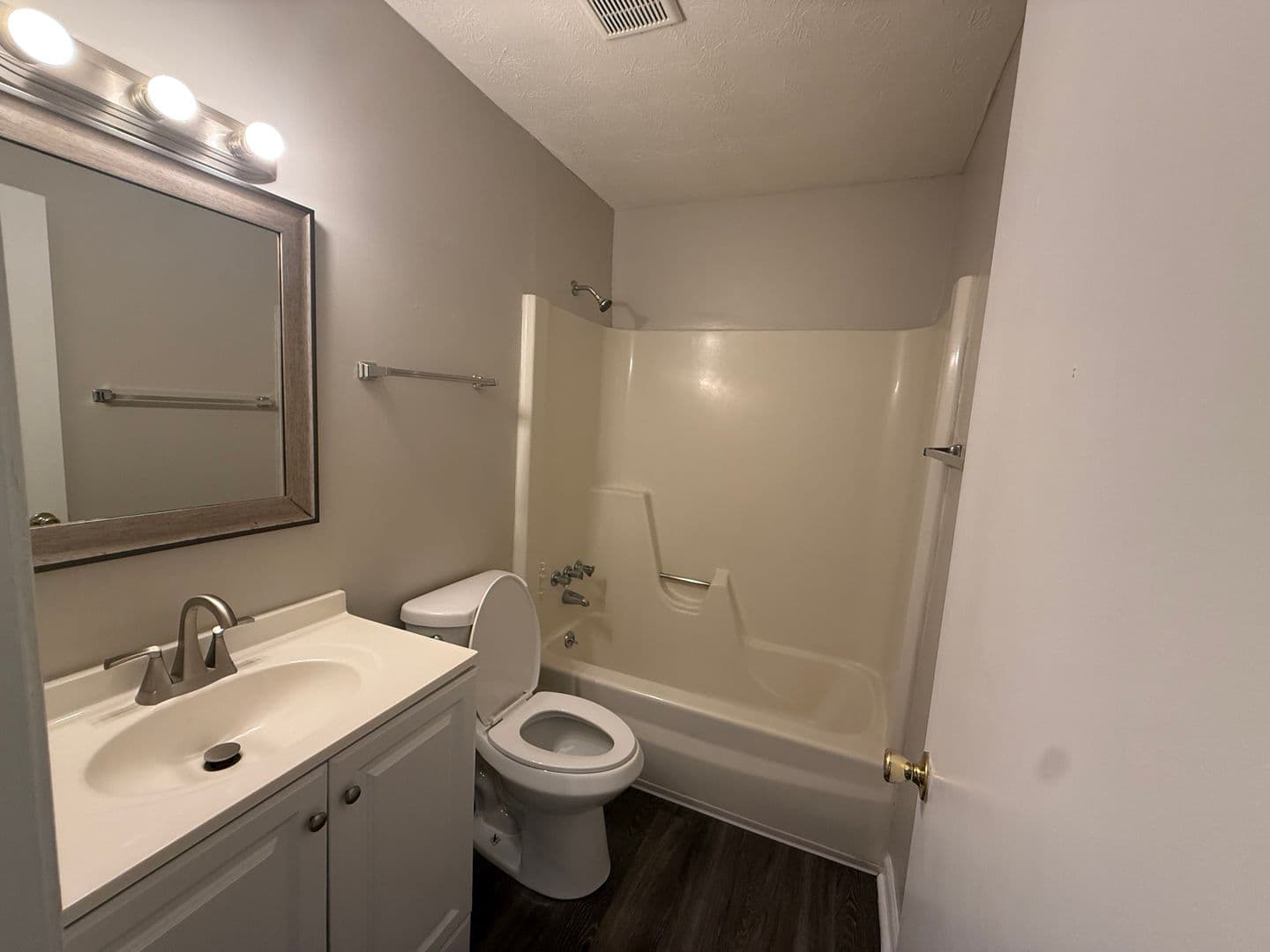 Oakwood Apartment: 4415 Township Dr