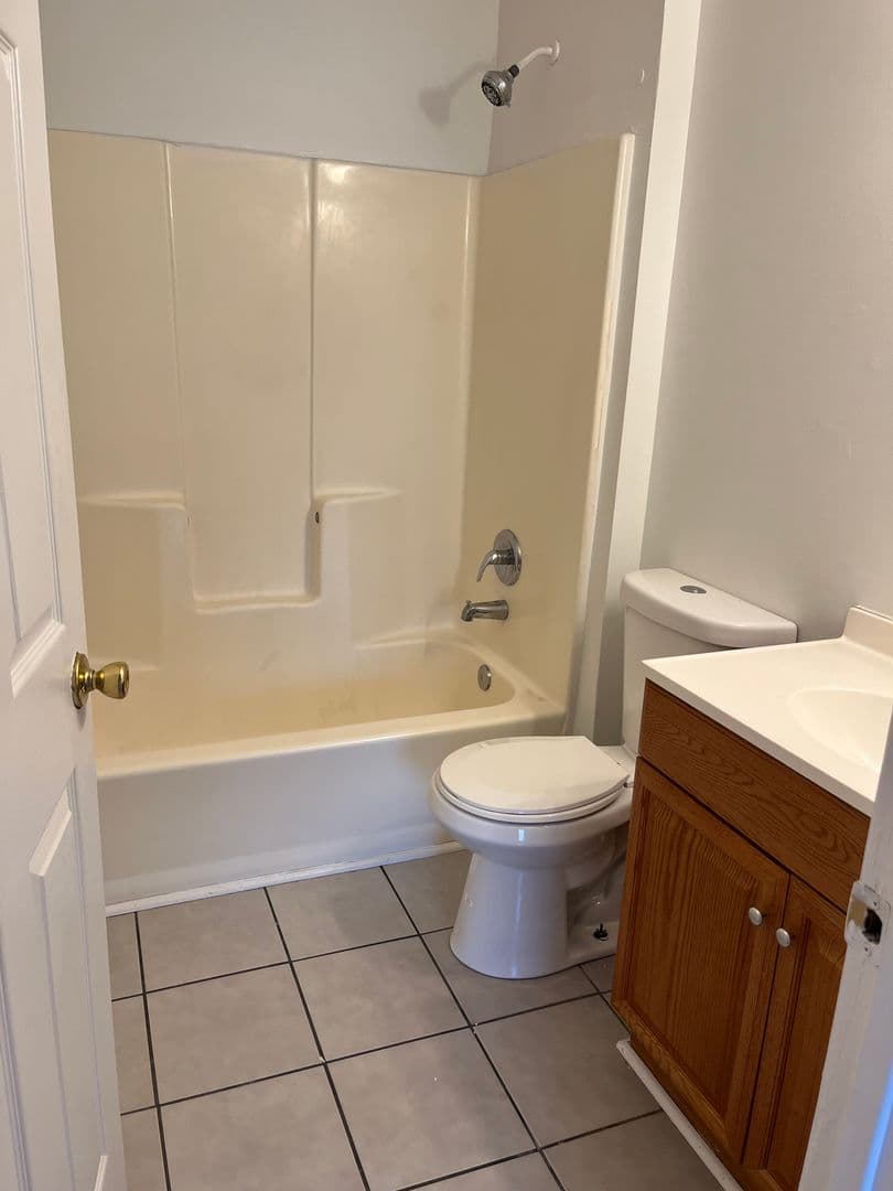 Oakwood Apartment: 4345 Oakwood Road