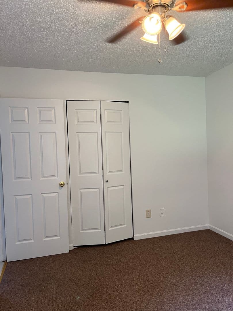 Oakwood Apartment: 4345 Oakwood Road
