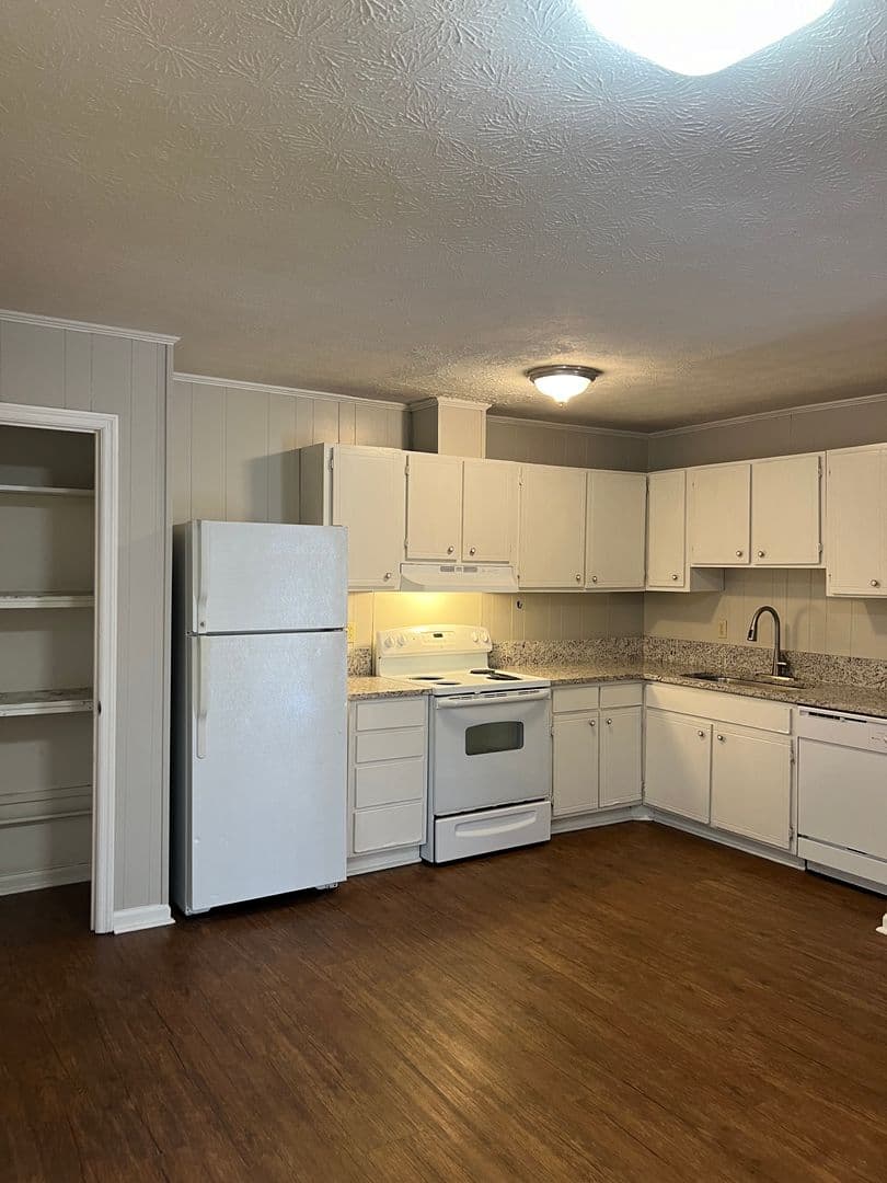 -Oakwood Apartment: 4519 Candlestick Lane-
