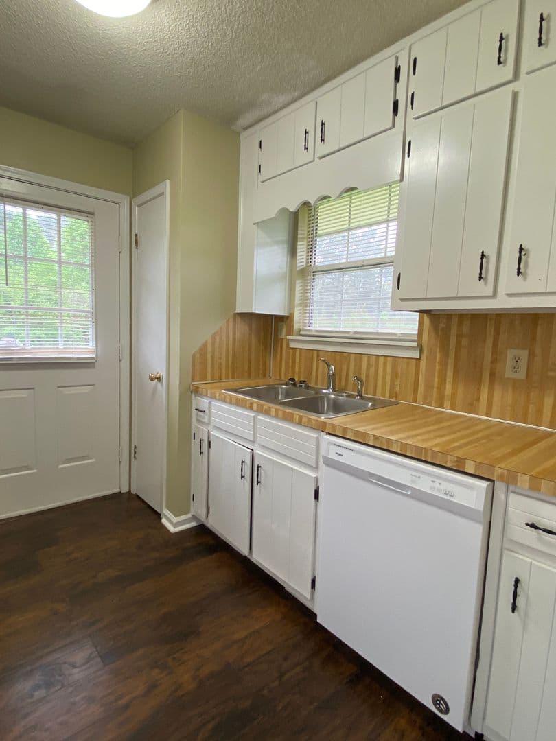 Oakwood Apartment: PO BOX 37