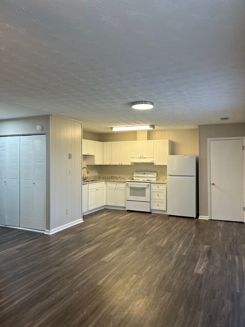 Oakwood Apartment: PO Box 37