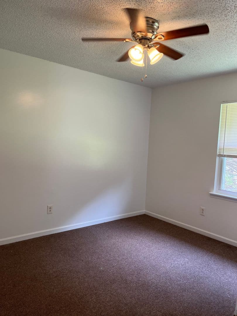 Oakwood Apartment: 4345 Oakwood Road