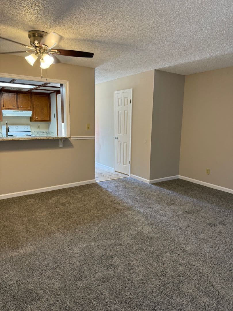 Oakwood Apartment: 4427 Oakwood Road