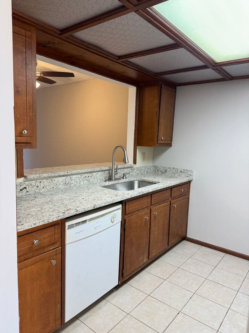 Oakwood Apartment: 4427 Oakwood Road