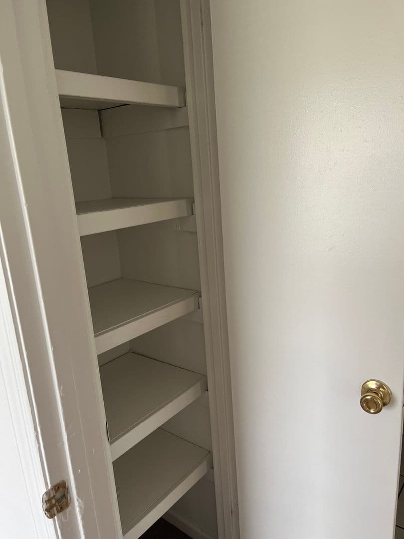 Oakwood Apartment: 4345 Oakwood Road