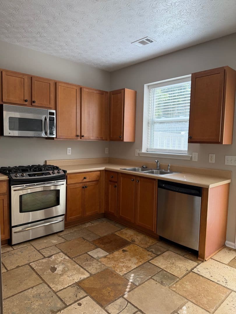 Flowery Branch Townhome: 6262 Shoreview Circle