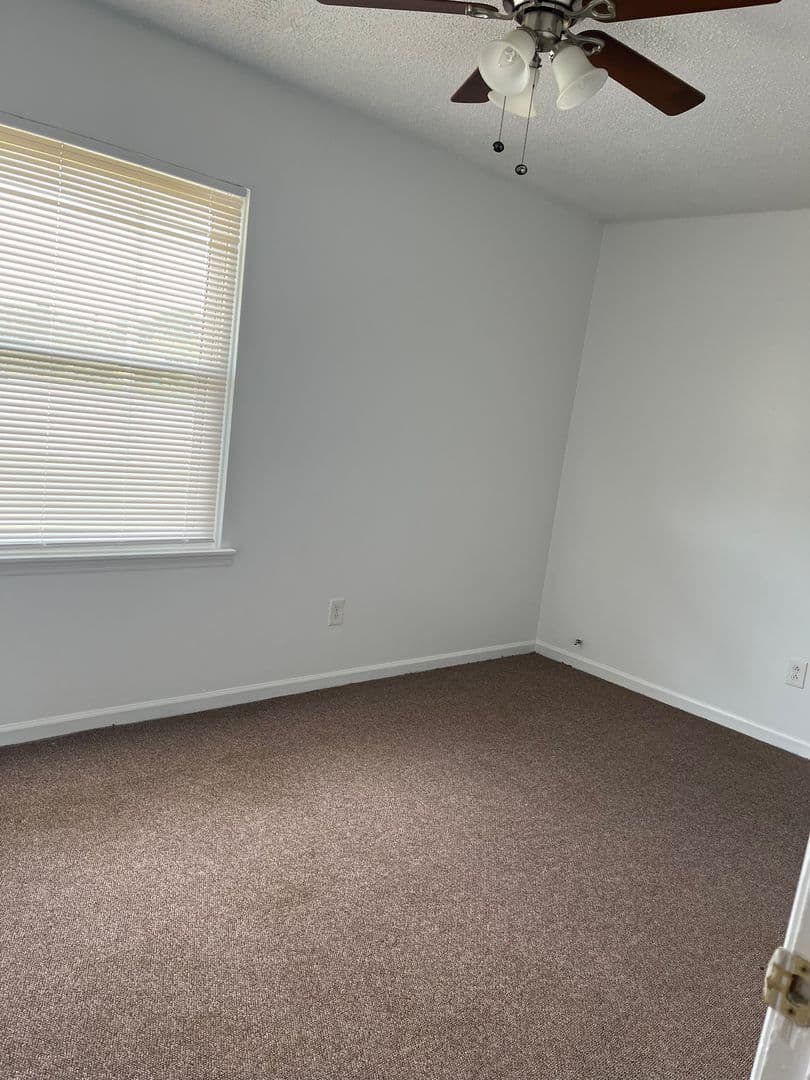 Oakwood Apartment: 4345 Oakwood Road