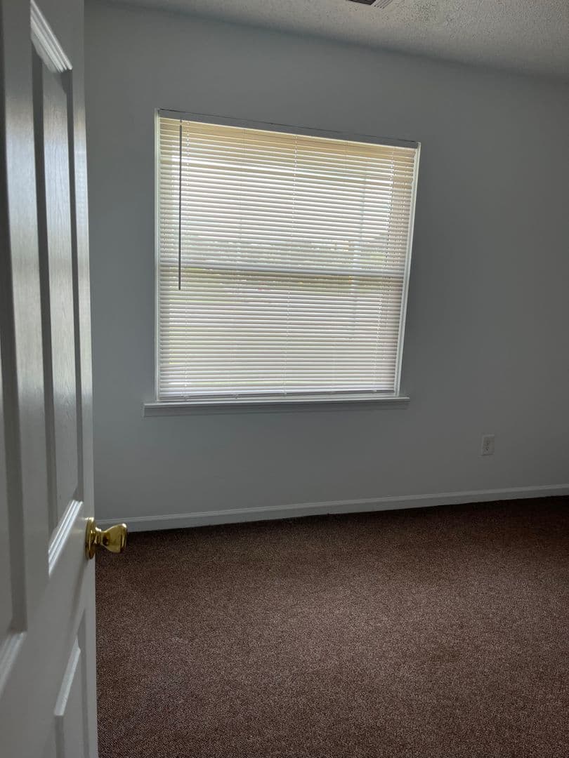 Oakwood Apartment: 4345 Oakwood Road