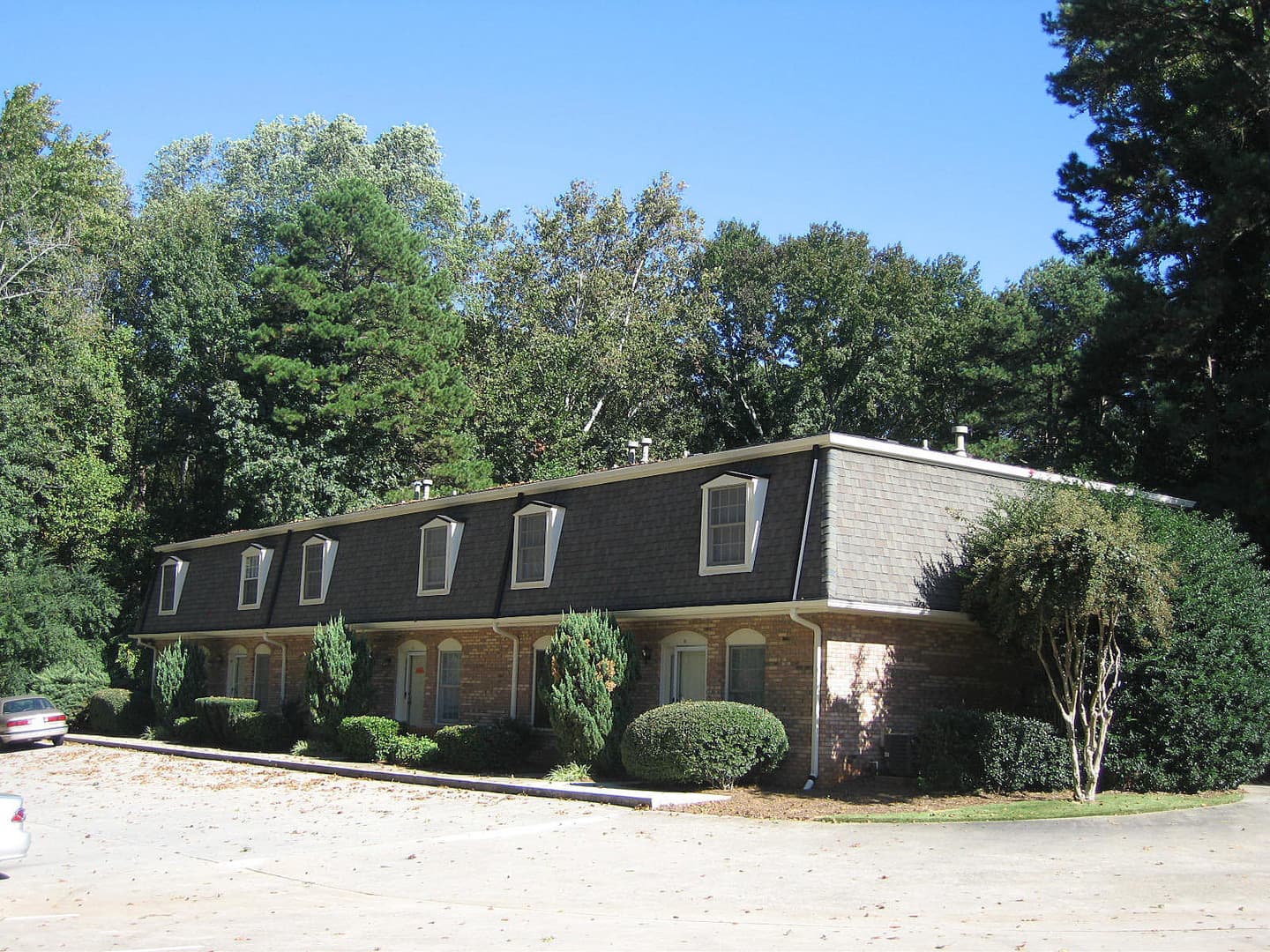 Oakwood Apartment: 4427 Oakwood Road