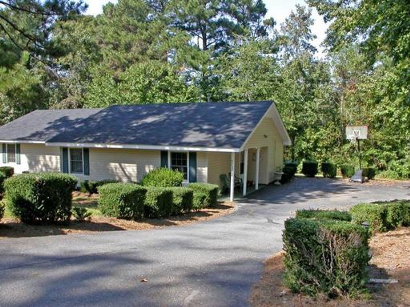 Oakwood Apartment: 4415 Township Dr