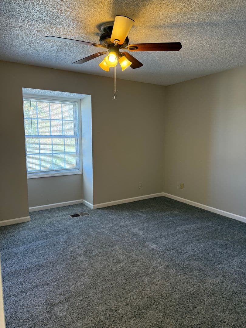 Oakwood Apartment: 4427 Oakwood Road