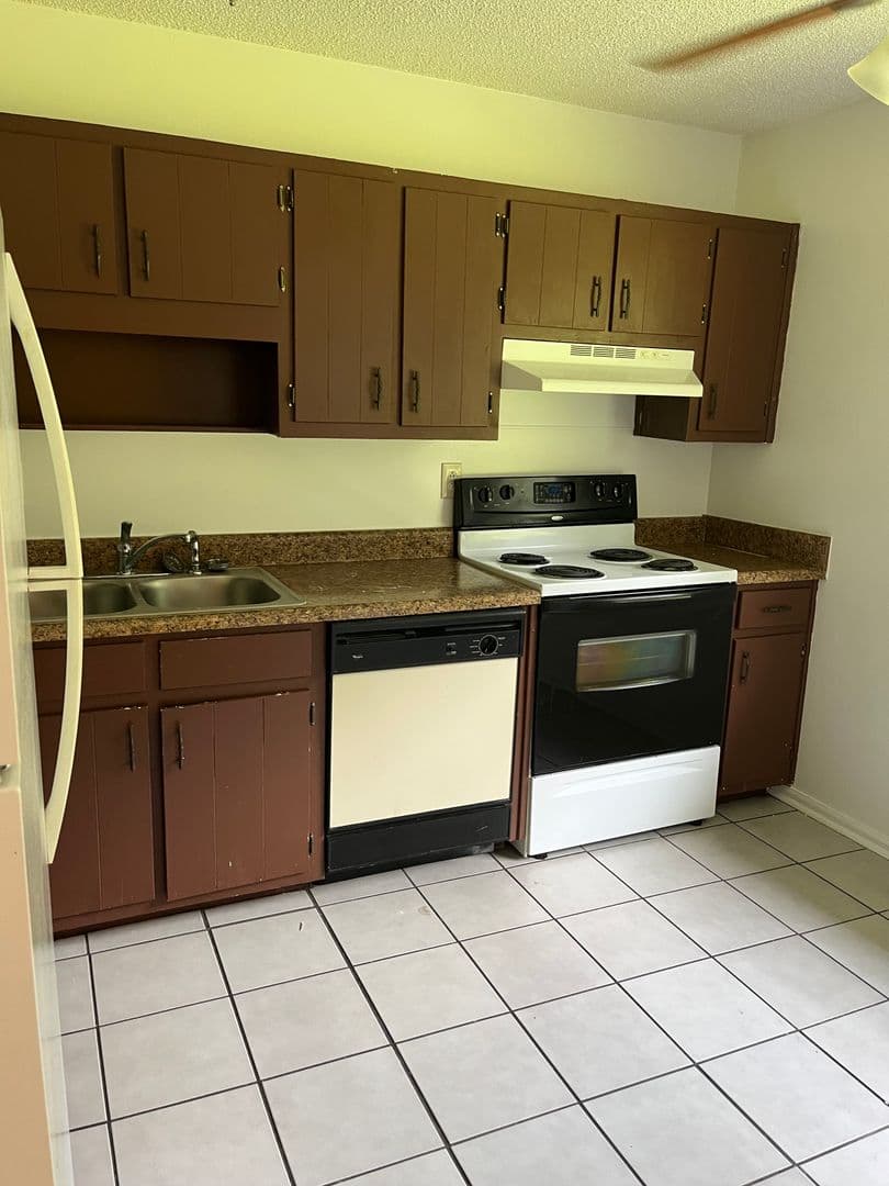Oakwood Apartment: 4345 Oakwood Road