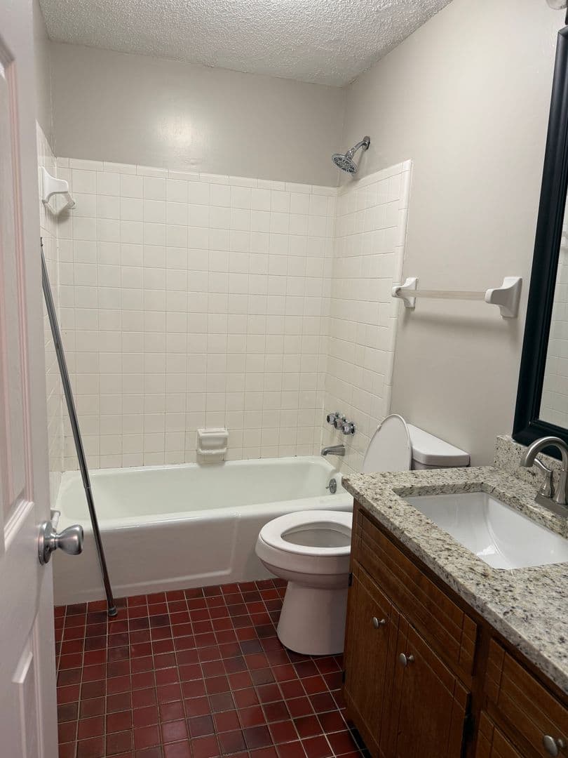 Oakwood Apartment: 4427 Oakwood Road