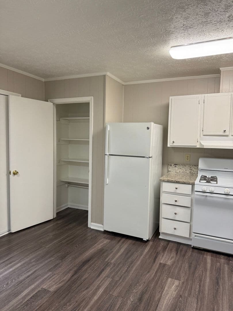 Oakwood Apartment: 4415 Township Dr