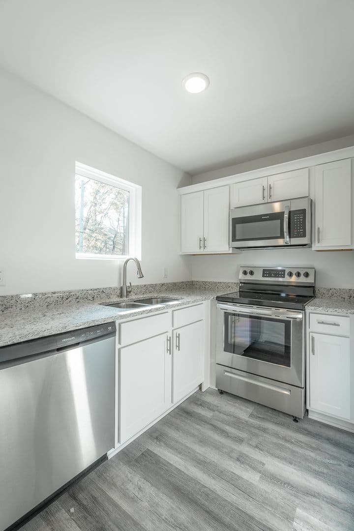 Chattanooga Apartment: 73 Shallowford Rd